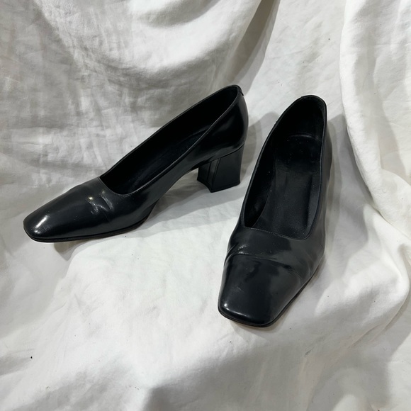 LOMA LEATHER SHOE SIZE 7 1/2” AA HEEL HEIGHT IS 2” INCHES. FOR ANY OCCASION.. - Picture 5 of 16